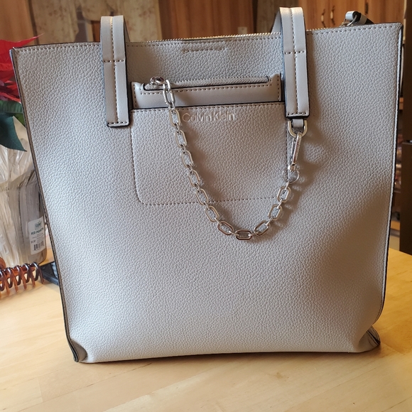 HOST PICK** CALVIN KLEIN HAND BAG - Picture 4 of 13